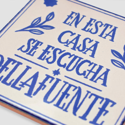 Dellafuente, Azulejo "En esta casa se escucha Dellafuente"
