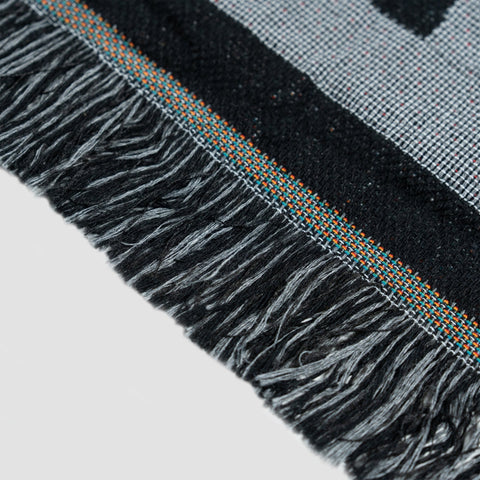 Dellafuente, Manta Muchas Caricias