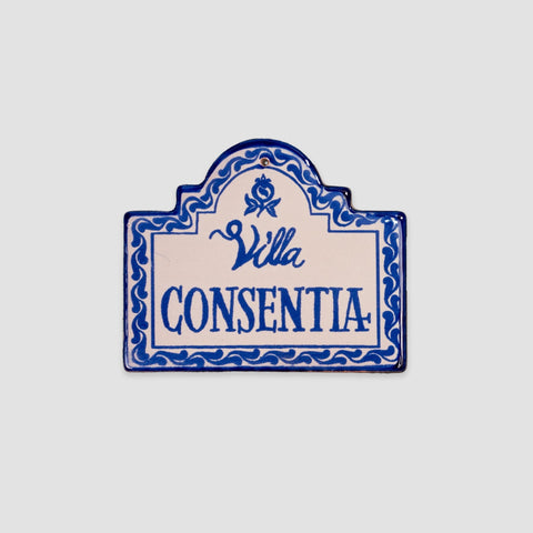 Dellafuente, Placa "Consentía"