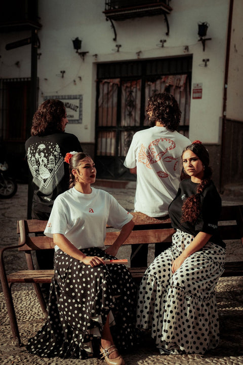 Camiseta Oversize Mantón Flamenca Negro y Blanco