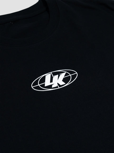 Camiseta negra logo blanco