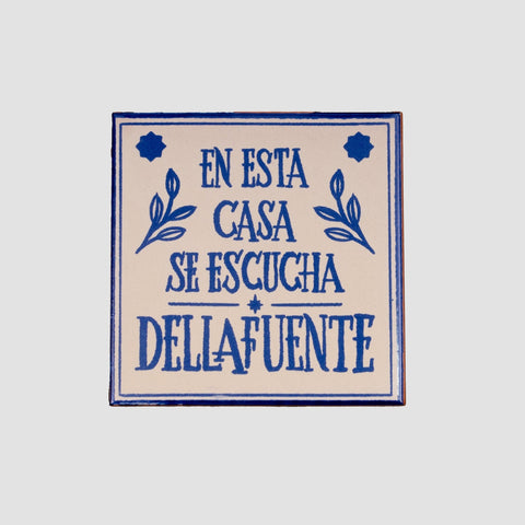 Dellafuente, Azulejo "En esta casa se escucha Dellafuente"