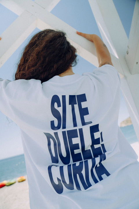 Nathy Peluso, CAMISETA OVERSIZE SI TE DUELE: CURITA
