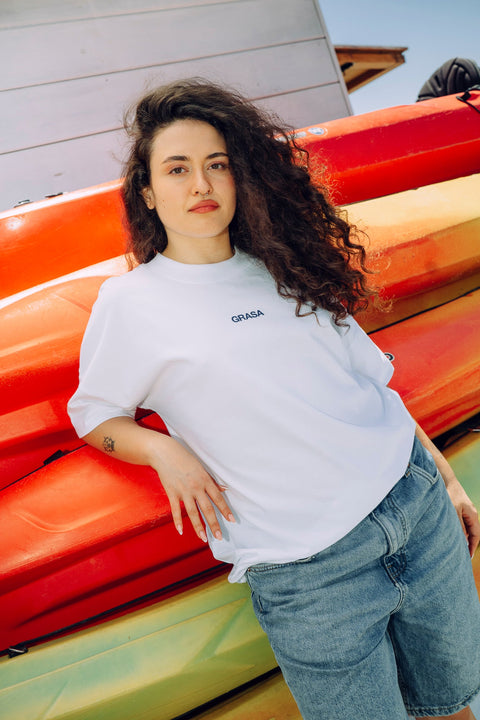Nathy Peluso, CAMISETA OVERSIZE SI TE DUELE: CURITA